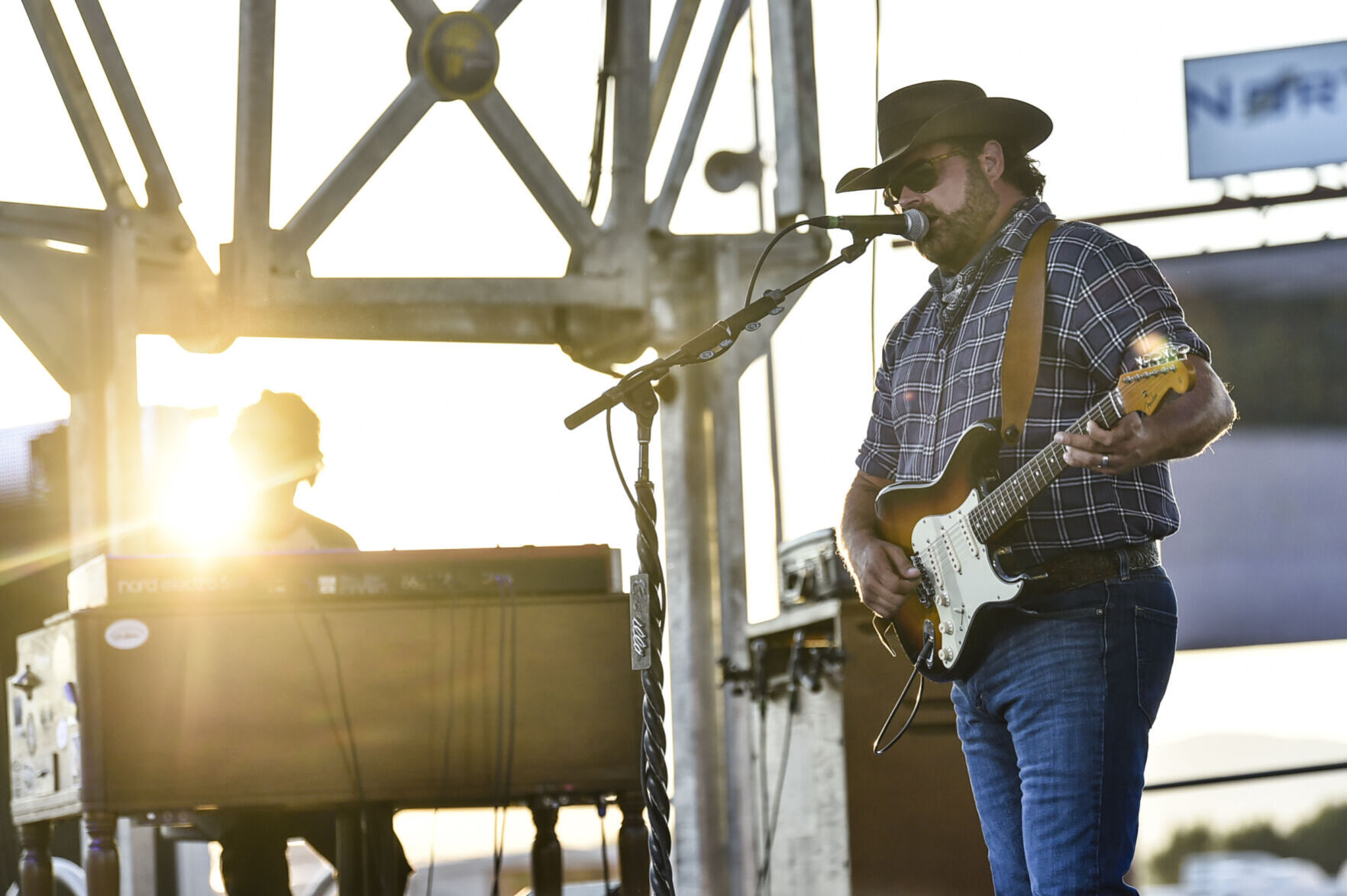 Randy Houser performs